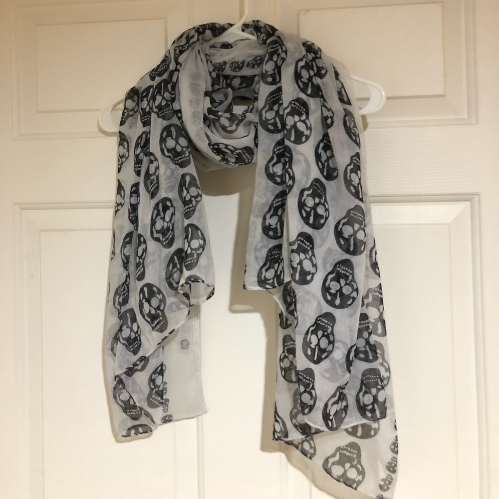 SKULL SCARF